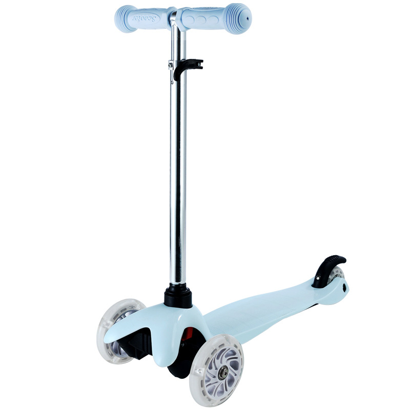 Three-wheeled children's scooter